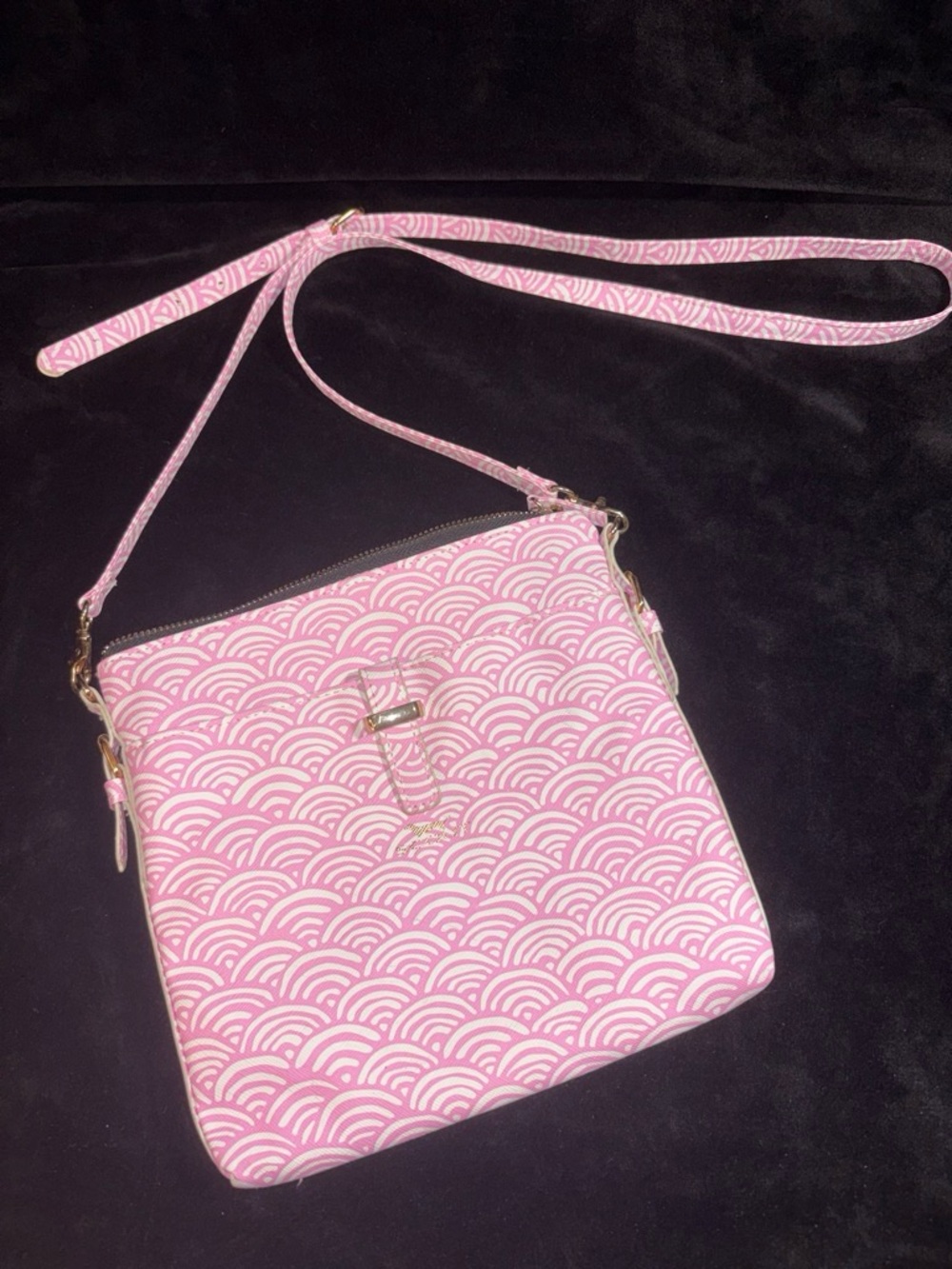 SCOUT Retired Junebug Crossbody Bag OS Pink Geometric Wave Print EUC Preppy Chic
